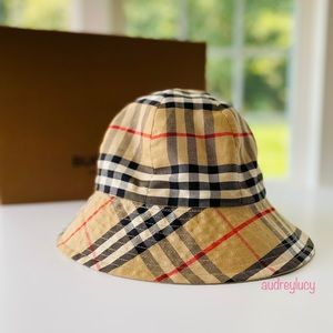 Burberry Vintage Check Reversible Bucket Hat
